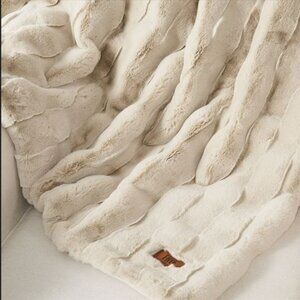 FRYE Luxe Faux Fur Throw